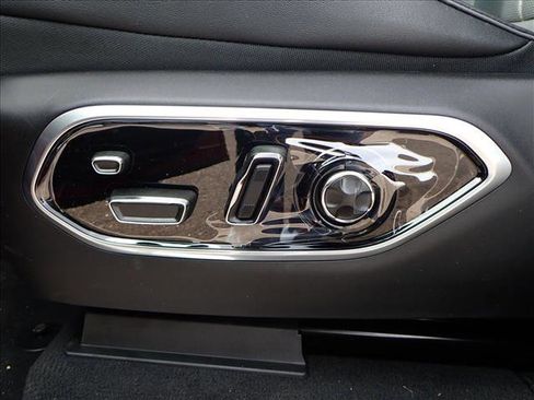 New 2025 Jeep Grand Cherokee Overland w/ Luxury Tech Group IV image 14