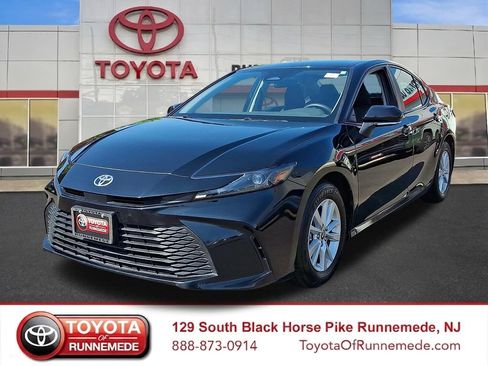 Used 2025 Toyota Camry LE FWD image 3