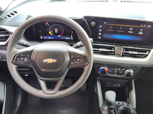 Used 2025 Chevrolet TrailBlazer LT AWD/4WD image 29