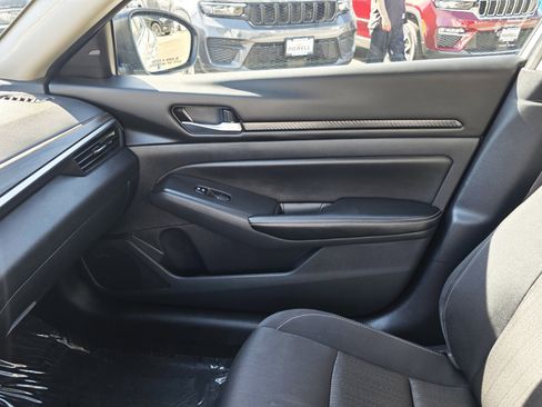 Used 2025 Nissan Altima 2.5 SV AWD/4WD image 10