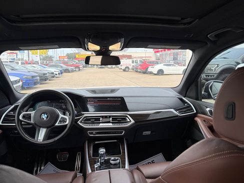 Used 2021 BMW X5 xDrive40i w/ M Sport Package image 12
