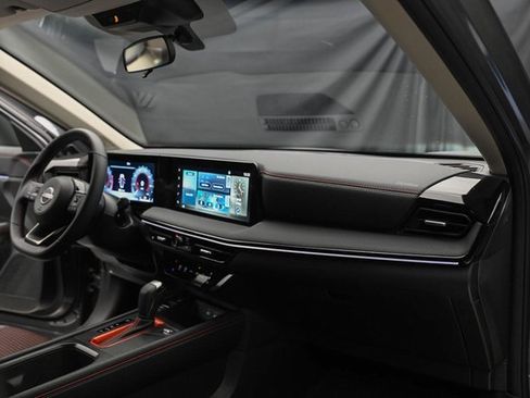 New 2025 Nissan Kicks SR image 17