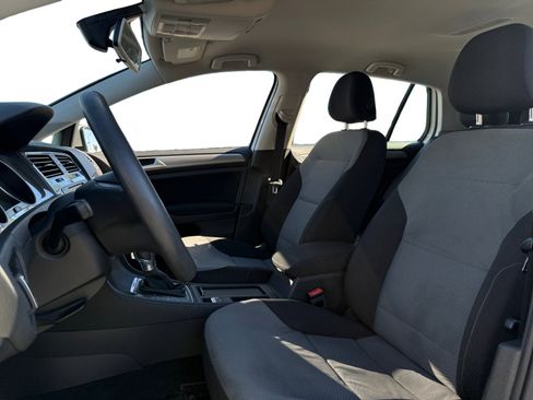 Used 2016 Volkswagen e-Golf SE w/ DC Fast Charging Package image 6