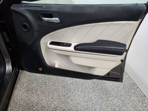 Used 2017 Dodge Charger SXT w/ AWD Premium Group image 19