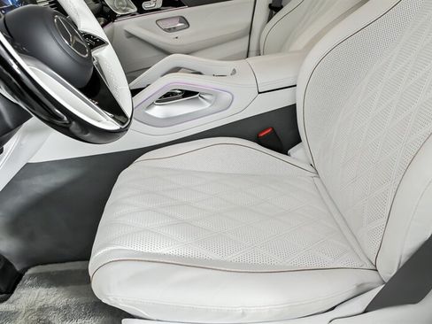 Used 2024 Mercedes-Benz Maybach GLS 600 4MATIC image 22