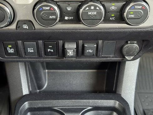 Used 2023 Toyota Tacoma SR5 AWD/4WD image 21