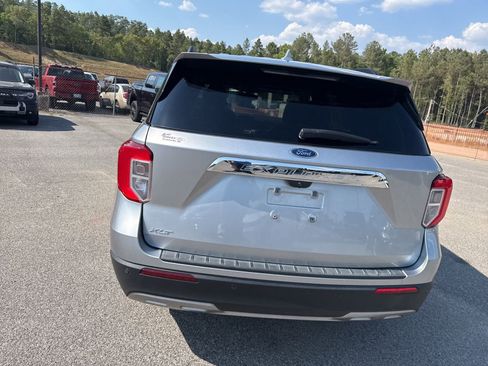 Used 2020 Ford Explorer XLT w/ Equipment Group 202A RWD image 6