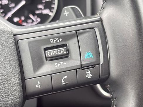 Used 2025 Nissan Rogue SV AWD/4WD image 21