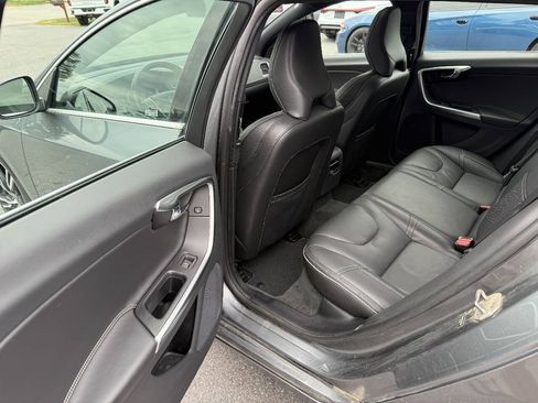 Used 2017 Volvo V60 T6 R-Design Platinum w/ Climate Package AWD/4WD image 13