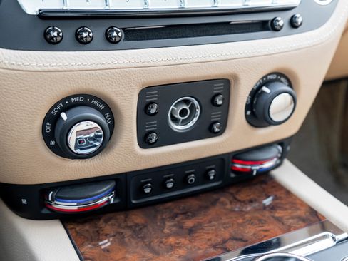 Used 2014 Rolls-Royce Ghost image 23