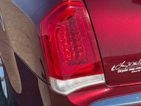 Used 2022 Chrysler 300 Touring image 16