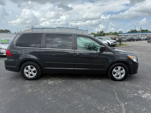 Used 2012 Volkswagen Routan S image 3