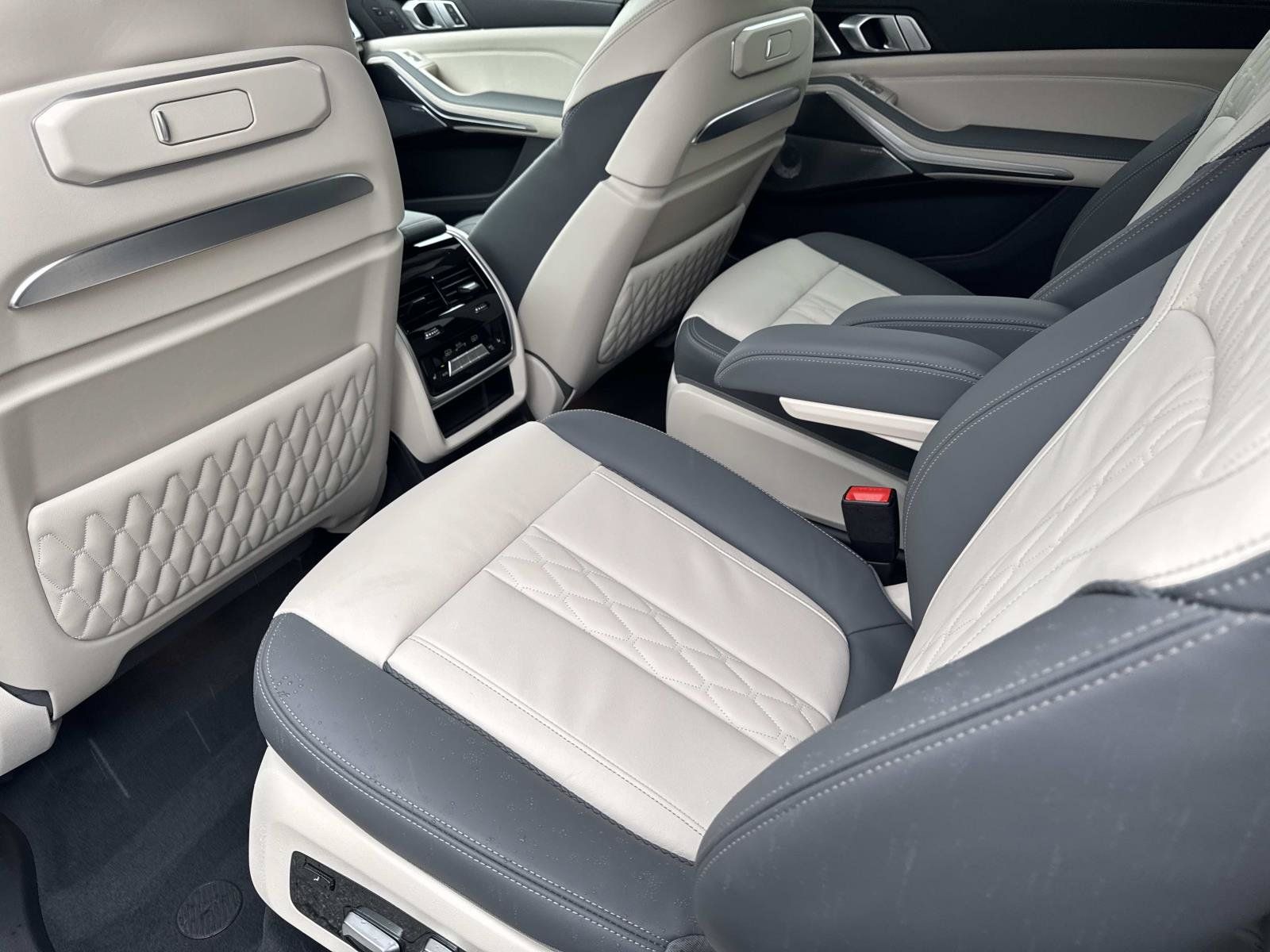 Certified 2025 BMW ALPINA XB7 AWD/4WD image 26