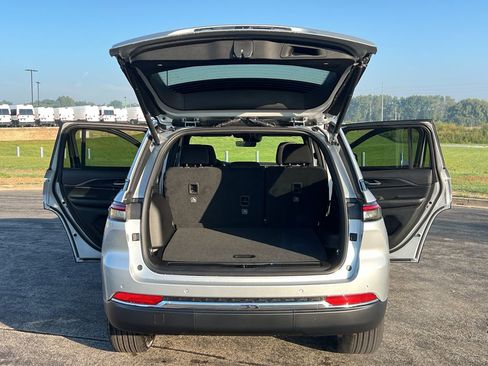 New 2025 Jeep Grand Cherokee Laredo X w/ Luxury Tech Group I image 37