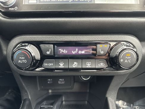 Used 2023 Nissan Kicks SR w/ SR Premium Package FWD image 17
