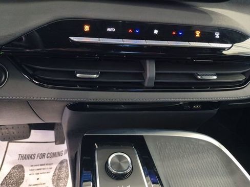 Used 2025 Buick Enclave Preferred AWD/4WD image 16