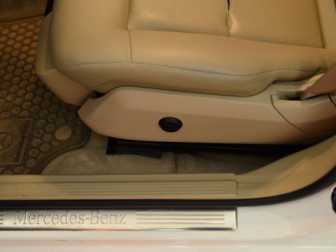 Used 2011 Mercedes-Benz E 350 4MATIC Sedan image 25