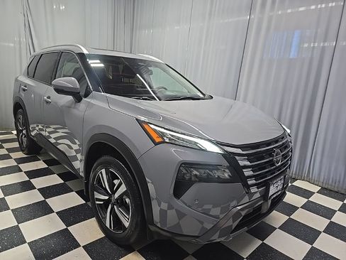 Used 2024 Nissan Rogue SL w/ SL Premium Package AWD/4WD image 3