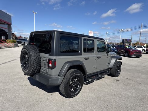Used 2022 Jeep Wrangler Unlimited Sport image 3