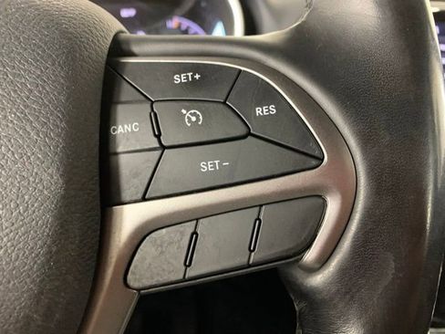 Used 2020 Jeep Grand Cherokee Altitude AWD/4WD image 19