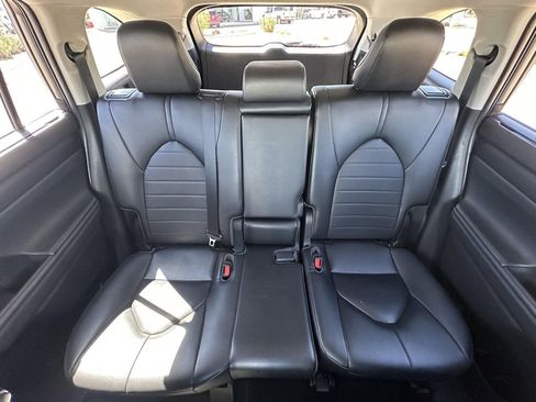 Used 2023 Toyota Highlander XLE image 22