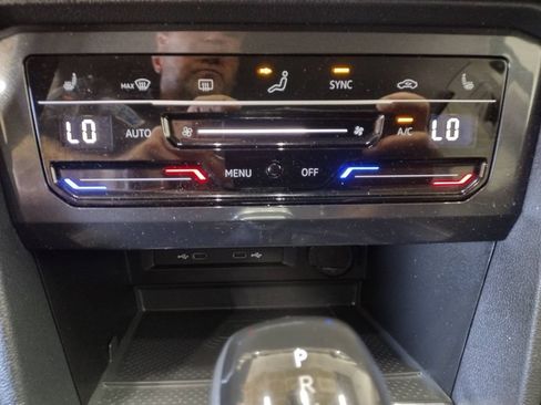 Certified 2023 Volkswagen Tiguan SE AWD/4WD image 34