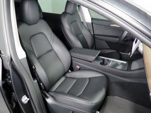 Used 2024 Tesla Model Y Performance image 2