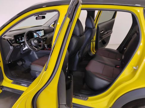 Used 2025 Nissan Kicks SR w/ Illumination Package image 27