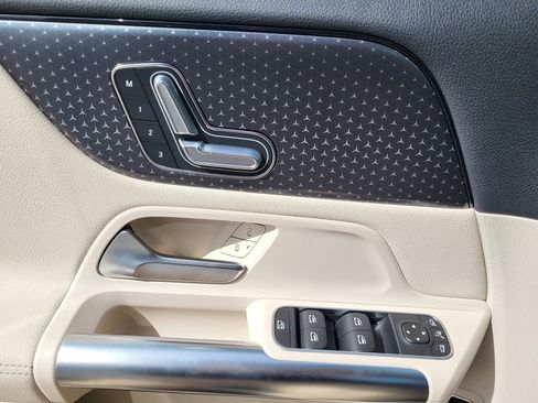 Used 2025 Mercedes-Benz GLA 250 4MATIC image 24