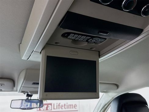 Used 2014 Chrysler Town & Country Touring-L w/ Driver Convenience Group image 11