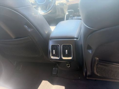 Used 2024 Kia Sorento S FWD image 14