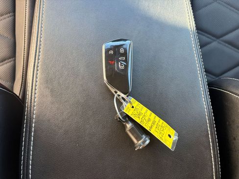 Used 2025 Volkswagen Atlas SE image 22