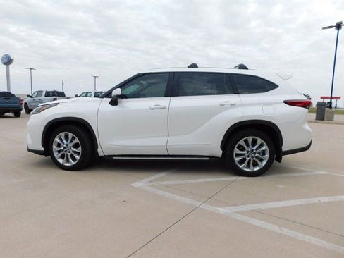 Used 2021 Toyota Highlander Limited image 4