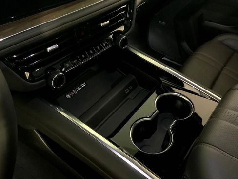 Used 2025 Chevrolet Tahoe High Country image 17