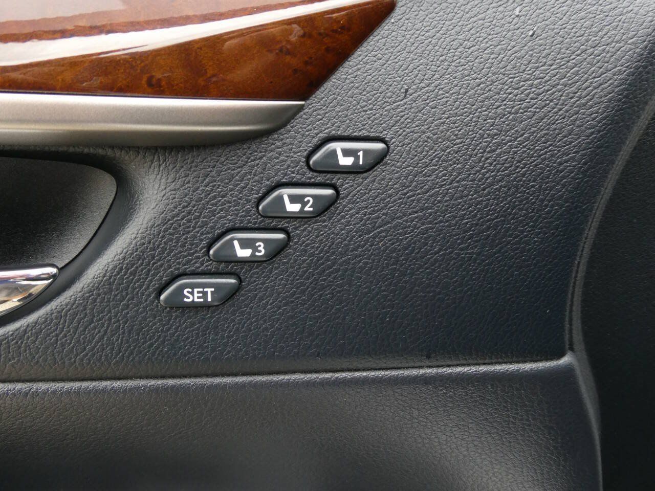 Used 2016 Lexus ES 350 w/ Premium Package w/Wood Trim FWD image 26