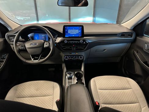 Used 2024 Ford Escape Active AWD/4WD image 9