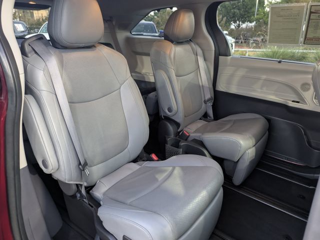 Used 2024 Toyota Sienna Limited FWD image 29