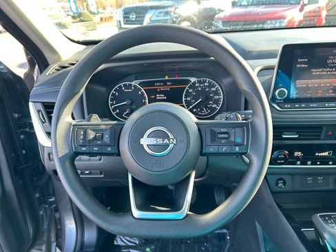 Used 2024 Nissan Rogue SV image 16