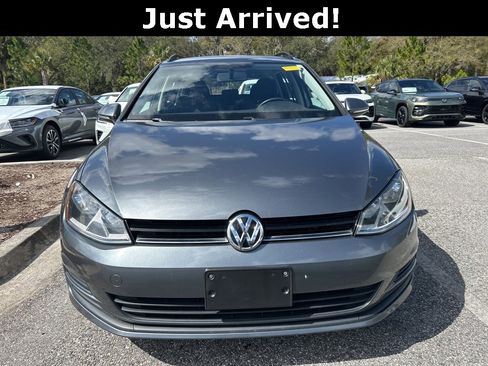 Used 2017 Volkswagen Golf S image 4