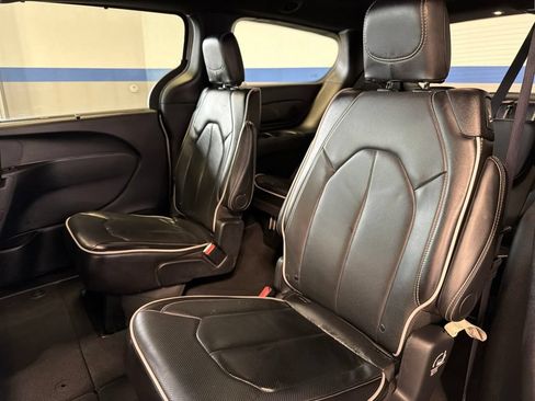 Used 2026 Chrysler Pacifica Limited w/ S Appearance Package FWD image 25