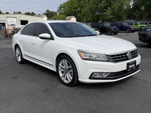 Used 2017 Volkswagen Passat 1.8T SE FWD image 1