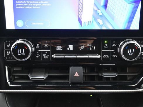 Used 2024 Toyota Highlander Platinum AWD/4WD image 25