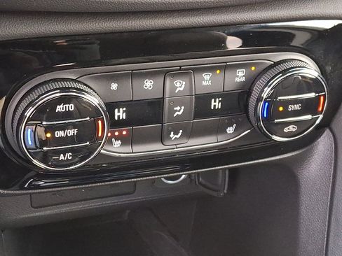 Used 2023 Buick Encore GX Select image 16