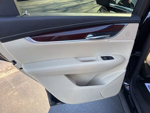 Used 2018 Cadillac XT5 Luxury w/ Driver Awareness Package FWD image 11