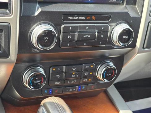 Used 2019 Ford F150 King Ranch w/ Equipment Group 601A Luxury AWD/4WD image 17