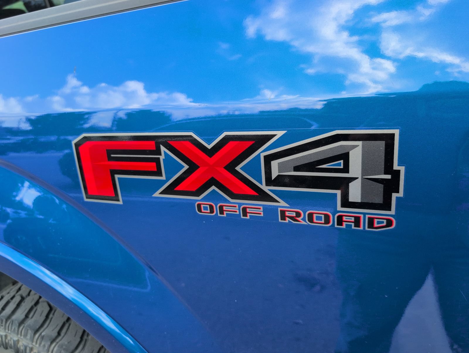 Used 2018 Ford F150 XLT w/ Equipment Group 302A Luxury AWD/4WD image 9