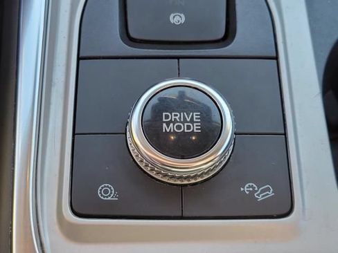 Used 2022 Ford Explorer XLT AWD/4WD image 32