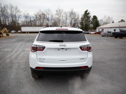 Used 2024 Jeep Compass Latitude image 4