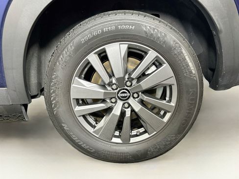 Used 2025 Nissan Pathfinder SV AWD/4WD image 11