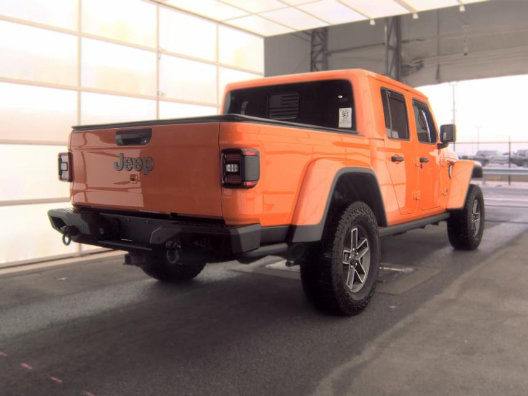 Used 2025 Jeep Gladiator Mojave AWD/4WD image 3